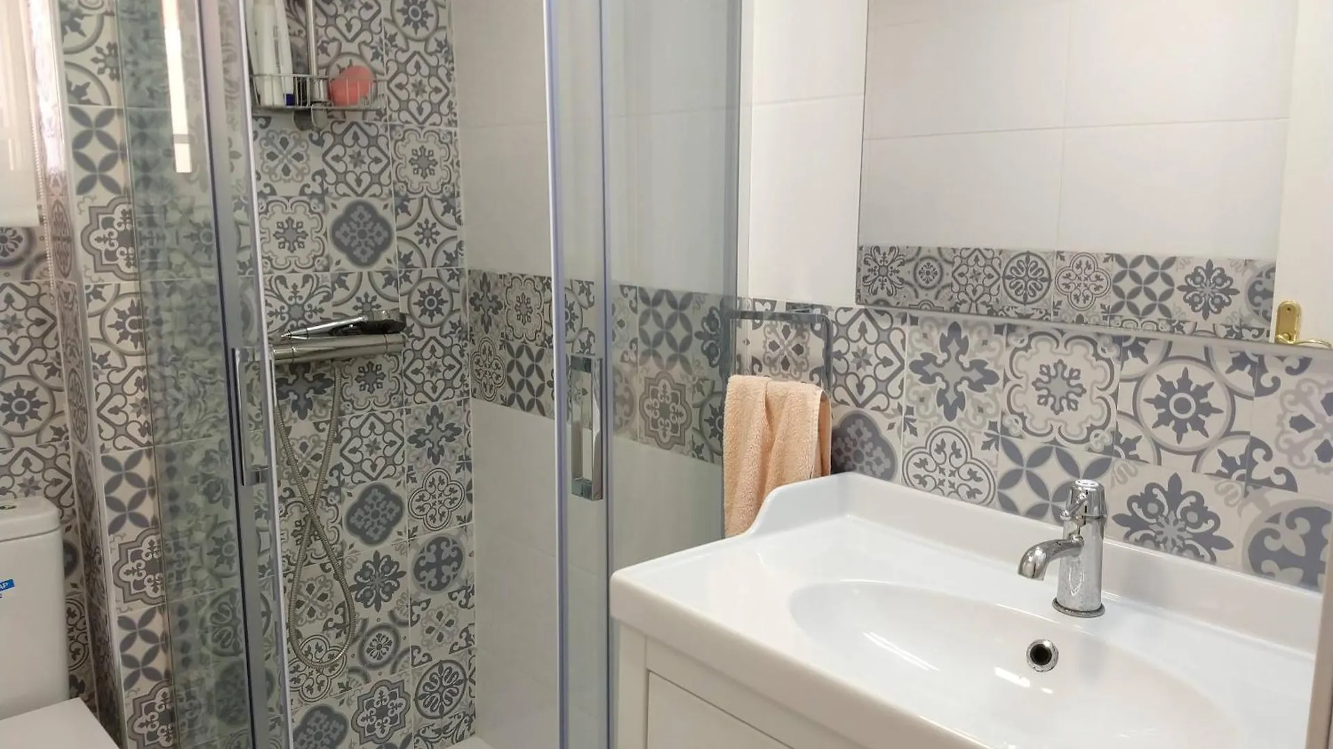 Estupendo apartamento en el edificio DMS1 en La Pineda 0*,  España